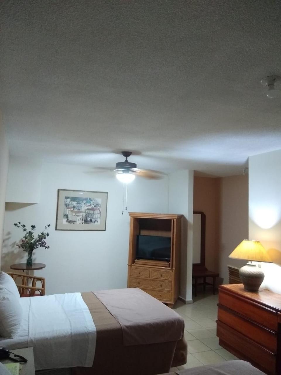 Hotel El Dorado Sabinas Екстериор снимка
