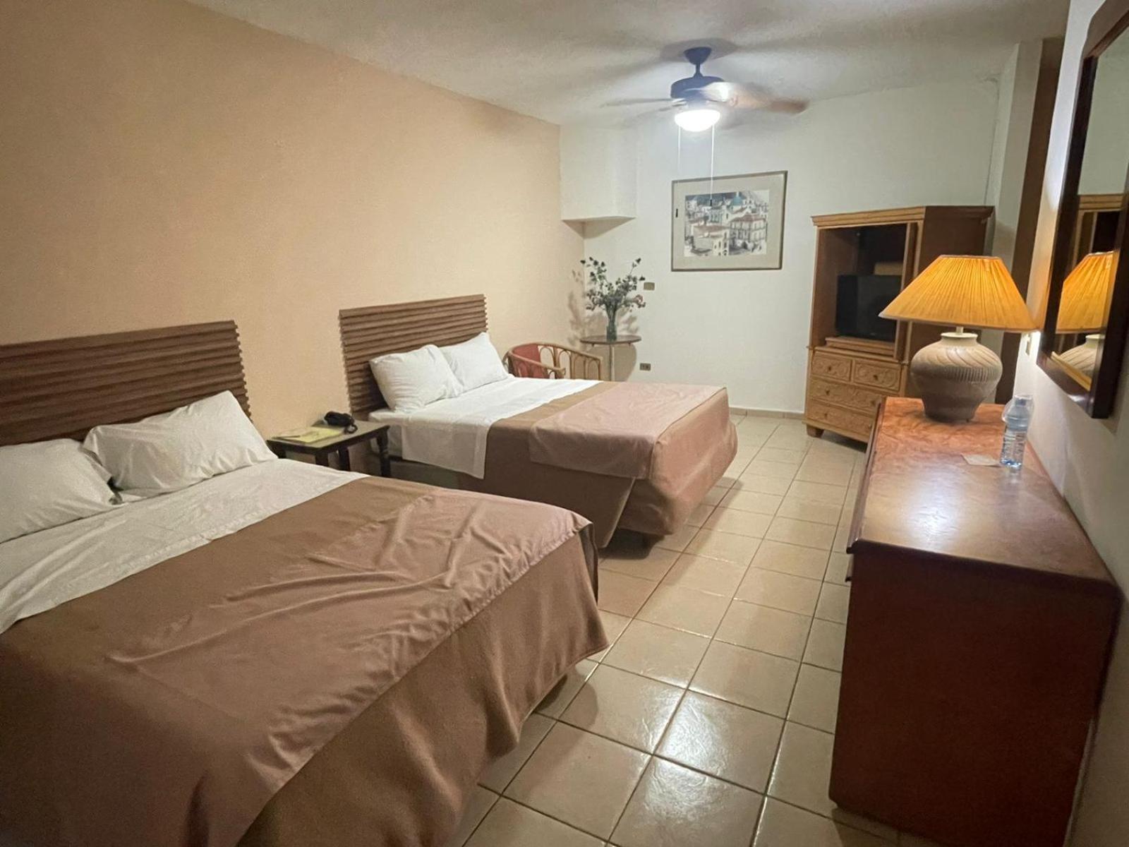 Hotel El Dorado Sabinas Екстериор снимка