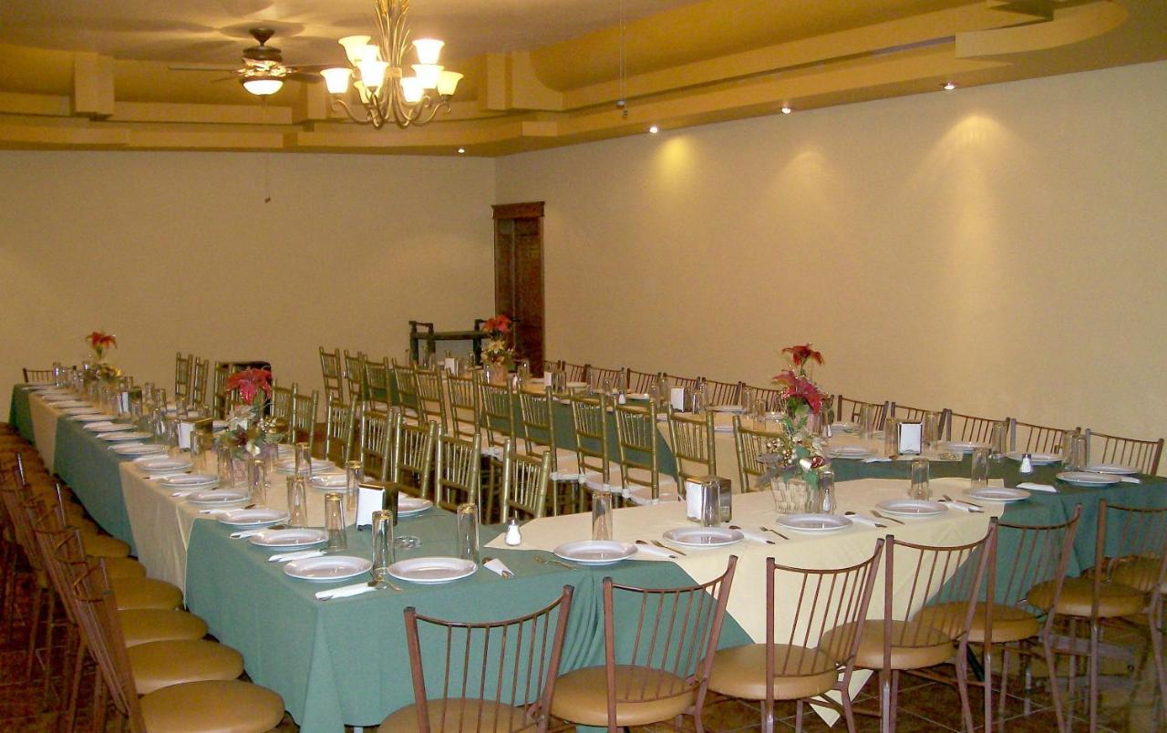 Hotel El Dorado Sabinas Екстериор снимка