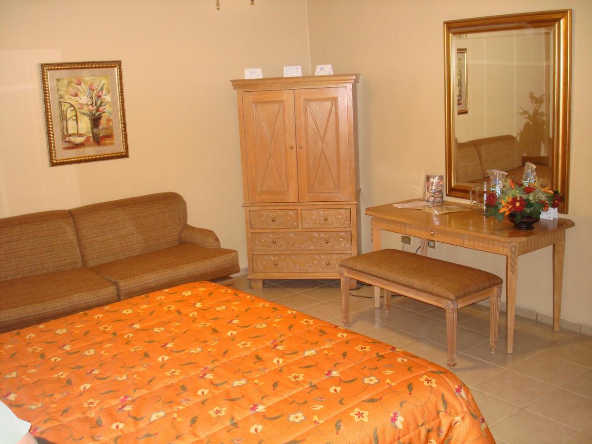 Hotel El Dorado Sabinas Екстериор снимка
